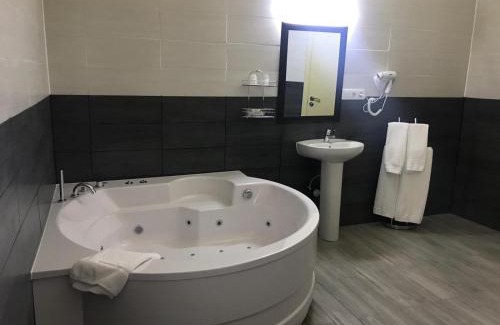 O Castro Hotel | Relax at Hotel O Camiño: Spa, Restaurant & Family Friendly