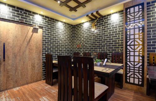 Kolkata Hotel | Family-Friendly Stay at OYO Chilli Pepper Hotel & Restaurant