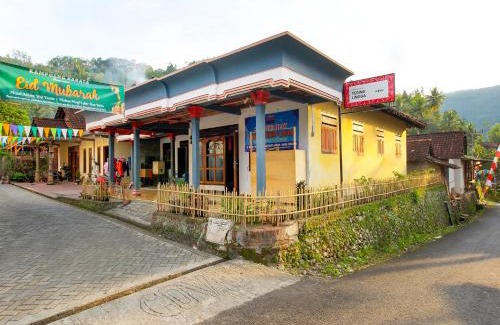 Trenggalek Hotel | Discover OYO Homes 91134: Family-Friendly Stay Awaits