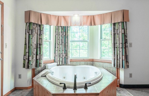Eureka Springs Hotel | Family-Friendly Hotel O in Eureka Springs Near Christ of Ozark