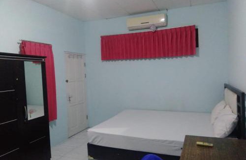 Purwokerto Hotel | Cozy OYO 90766 Gardenia Boarding House with Breakfast
