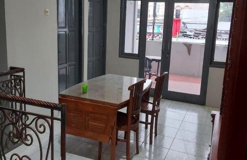 Purwokerto Hotel | Cozy OYO 90766 Gardenia Boarding House with Breakfast