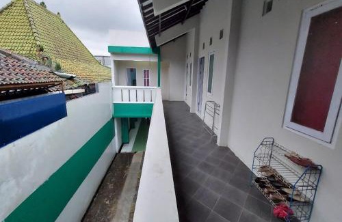Purwokerto Hotel | Cozy OYO 90766 Gardenia Boarding House with Breakfast