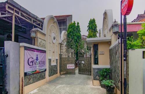 Mampang Prapatan Hotel | Budget-Friendly Getaway at OYO 90094 Gayatri Residence