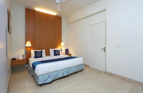 Kalkaji Hotel | Cozy Gem Near Lotus Temple with Kitchen and Breakfast