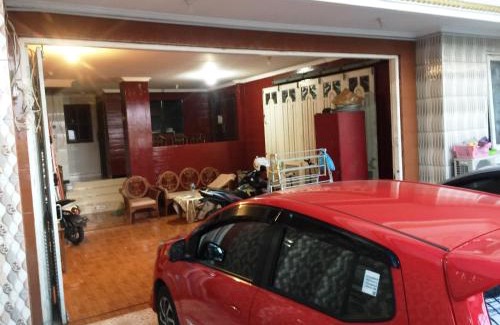 Waru Hotel | Budget-Friendly Guest House Bu Iin Syariah with Breakfast