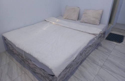 Slawi Hotel | Budget-Friendly Stay at OYO 93900 Guest House Cinta Damai
