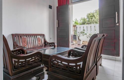 Kotabumi Hotel | Family-Friendly Stay at OYO 93902 Guest House Pahlawan