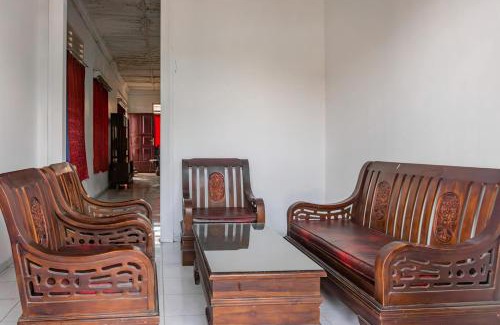 Kotabumi Hotel | Family-Friendly Stay at OYO 93902 Guest House Pahlawan