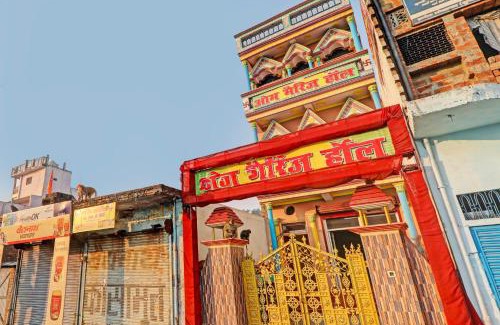 Faizabad House | Budget-Friendly Stay at OYO Om Marriage Hall for Families