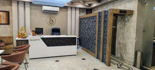 Lucknow Hotel | Hotel O HOTE V-SQUARE