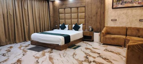 Lucknow Hotel | Hotel O HOTE V-SQUARE