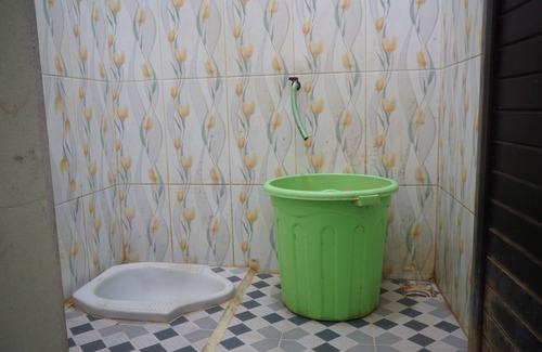 Genteng Hotel | Budget-Friendly Stay at SPOT ON 92860 Hunian 99