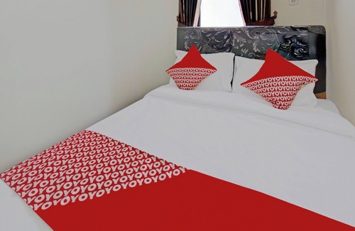 Blitar Hotel | Cozy OYO 2753 Irma's Residence: Breakfast & Family-Friendly