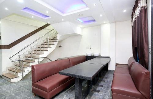 Amritsar Hotel | Welcoming Isha Residency: Family-Friendly with Dining Options