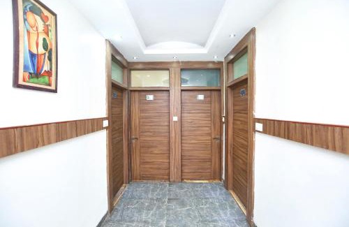Amritsar Hotel | Welcoming Isha Residency: Family-Friendly with Dining Options