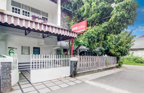Padang Hotel | Budget-Friendly OYO 433 Nelvi Guest House with Family Perks