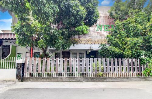 Padang Hotel | Budget-Friendly OYO 433 Nelvi Guest House with Family Perks