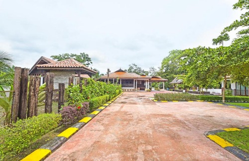 Johor House | Family-Friendly Retreat at OYO Home 90332 Jentayu Homestay