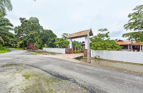 Johor House | Family-Friendly Retreat at OYO Home 90332 Jentayu Homestay