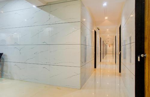 Surat Hotel | Family-Friendly Stays at OYO Hotel Laxmi Kuber