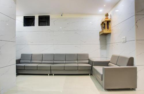 Surat Hotel | Family-Friendly Stays at OYO Hotel Laxmi Kuber