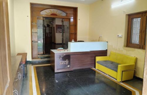 Sanwer Hotel | Hotel O Lord Krishna Guest House