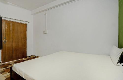 Dhampur Hotel | Charming OYO Guest House with Kitchen & Family Amenities