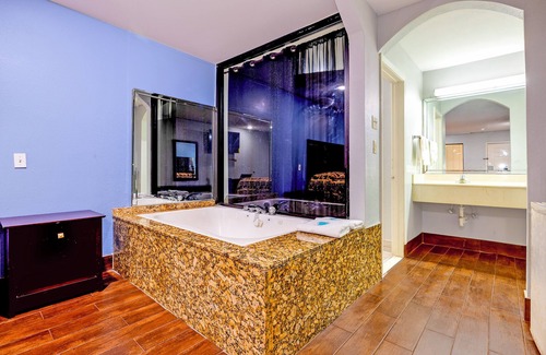 Channelview Hotel | Discover Comfort at Luxury Inn: Breakfast and Family-Friendly