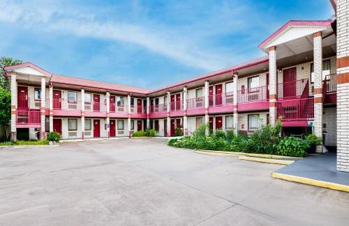 Channelview Hotel | Family-Friendly Stay at Luxury Inn with Hot Tub Access