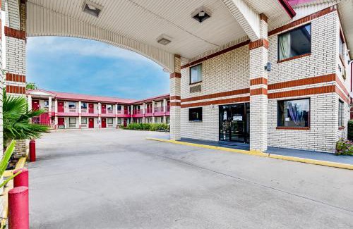 Channelview Hotel | Family-Friendly Stay at Luxury Inn with Hot Tub Access