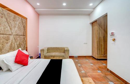 Shalimar Bagh Hotel | Budget-Friendly Stay at Capital O Mannat Near Metro Station