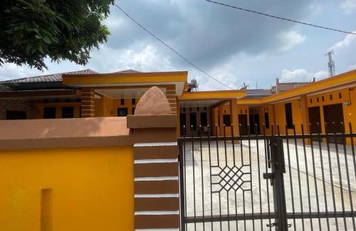 Pekanbaru Hotel | Budget-Friendly Stay at OYO 93866 Neva Guest House