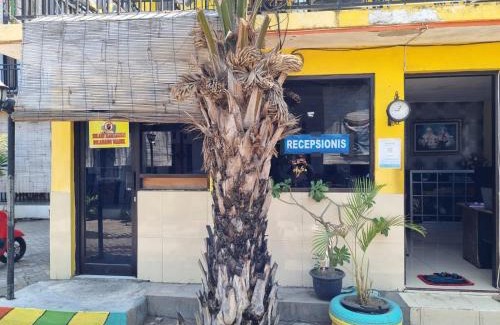 Asembagus Hotel | Welcoming OYO 93384 New Asembagus 2 with Pool & Breakfast