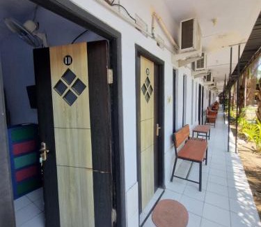 Asembagus Hotel | Affordable Stay at OYO 93381 New Asembagus with Breakfast