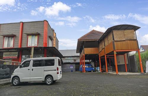 Malang Hotel | Budget-Friendly OYO 91084 Oke Guest House with Breakfast