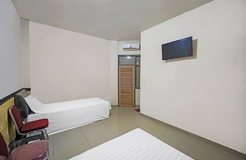 Makassar Hotel | Cozy Stay at OYO 92230 Penginapan Metro Parepare