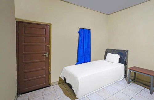 Parepare Hotel | Child-Friendly Comfort at OYO 92230 Penginapan Metro Parepare