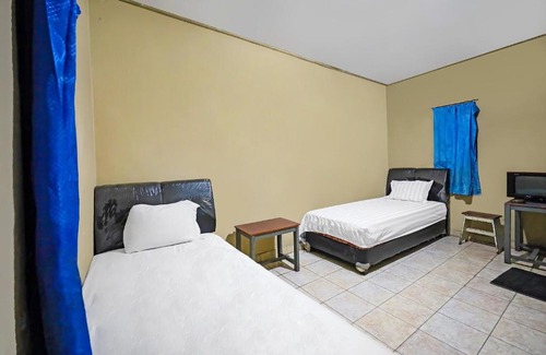 Parepare Hotel | Child-Friendly Comfort at OYO 92230 Penginapan Metro Parepare