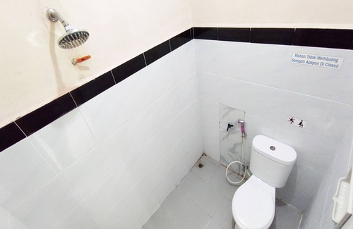 Sulawesi Hotel | Cozy OYO 93536 Pondok Almirah with Breakfast & Family-Friendly