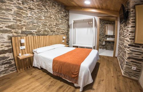 O Pino Hotel | Discover Hotel O Pozo: Family-Friendly Stay with Breakfast