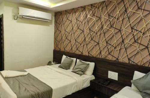 Medchal Hotel | Budget-Friendly OYO Hotel R Square - Family Friendly Stay
