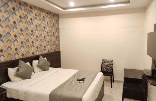 Medchal Hotel | Budget-Friendly OYO Hotel R Square - Family Friendly Stay