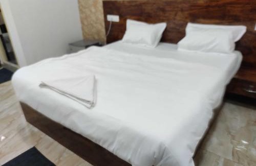 Medchal Hotel | Budget-Friendly OYO Hotel R Square - Family Friendly Stay