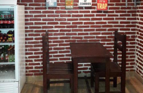 Batu Layar Hotel | Cozy OYO 93757 Rasya Homestay: Pet-Friendly Getaway