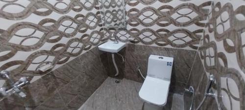 Malihabad Hotel | Hotel O Royal Inn Hotel And Banquet