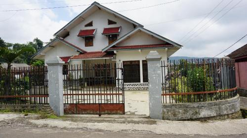 Poncokusumo Hotel | Budget-Friendly Sakinah Homestay with Breakfast in Bromo