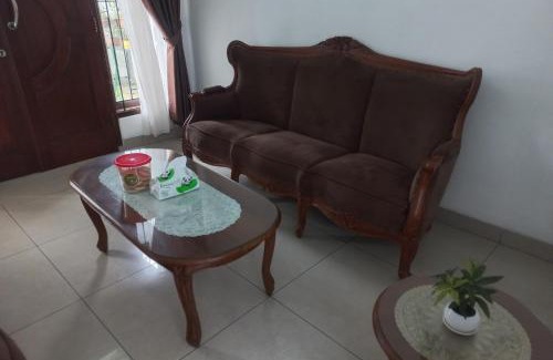 Purwokerto Hotel | Budget-Friendly OYO 93820 Salma Homestay - Family Haven