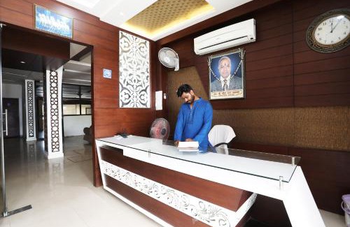 Dhanauli Hotel | Budget-Friendly OYO Salt And Pepper Hotel & Restaurant