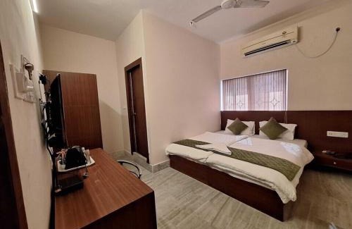Salt Lake Hotel | Convenient Stay at Super OYO Spacetel - Child Friendly
